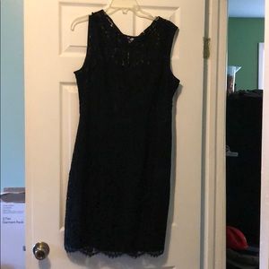 Eva Mendes (New York &co) lace black dress